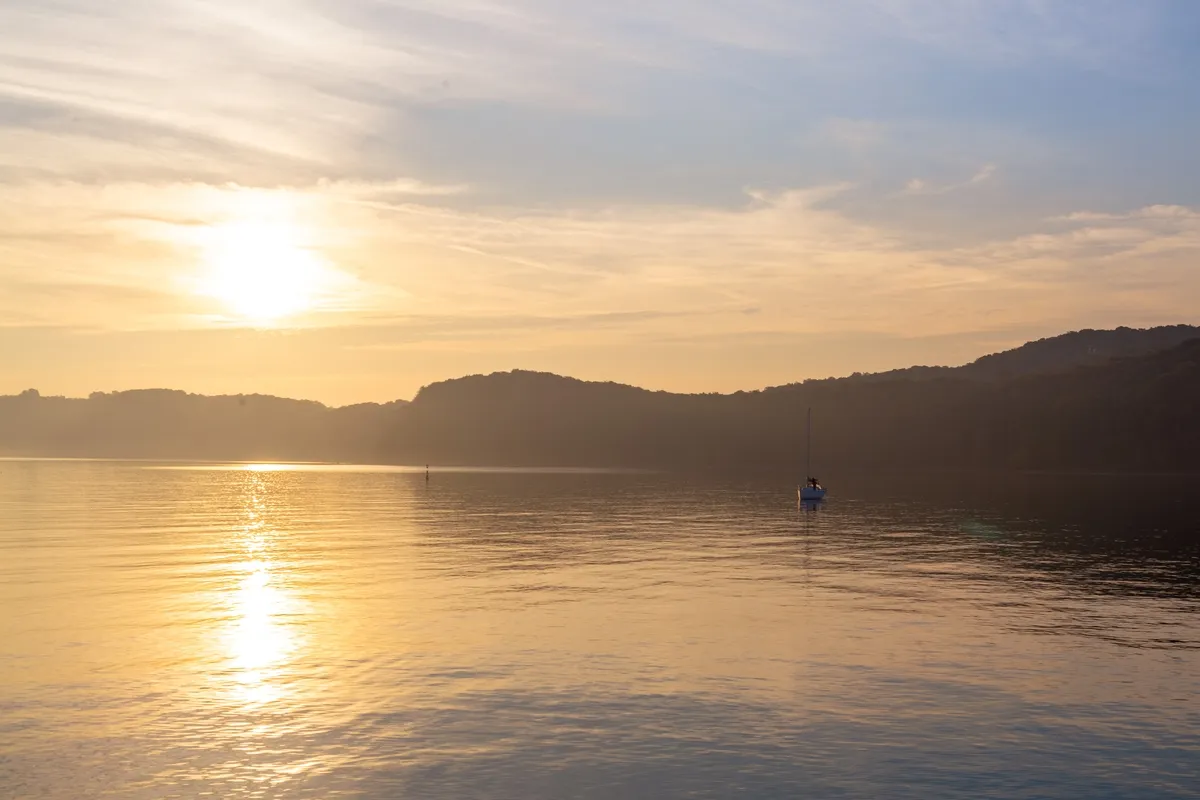 Sonnenaufgang Fischerstrand Binz im Dunst
