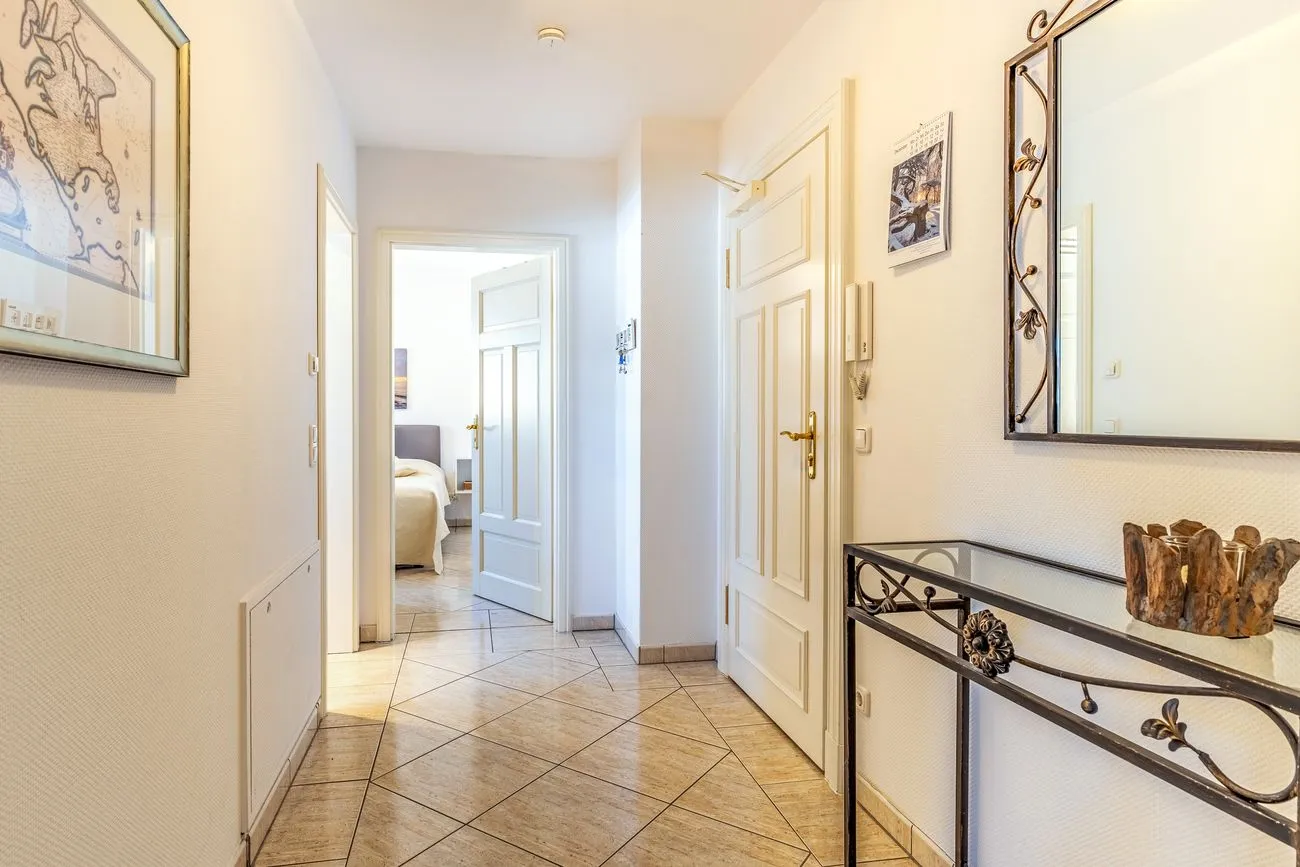 Urlaub in der ersten Reihe: Ferienwohnung 10 „Nordlicht“ in der Villa Atlantic 15 FlurFerienwohnung Nordlicht Villa Atlantic