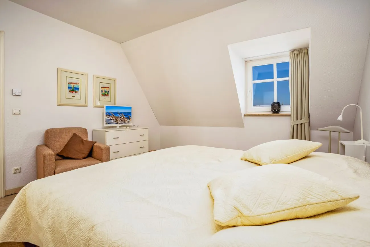 Urlaub in der ersten Reihe: Ferienwohnung 10 „Nordlicht“ in der Villa Atlantic 11 Schlafzimmer Ferienwohnung Nordlicht Villa Atlantic