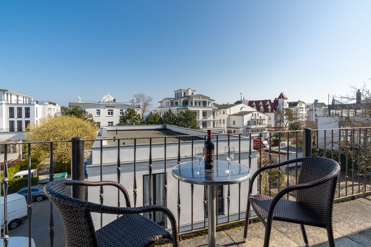 Balkon mit Blick Richtung Ostsee