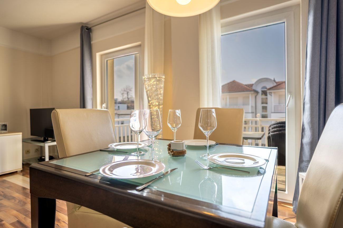 Wohnbereich mit Essbereich Ferienwohnung 10 im Haus Godewind in Binz