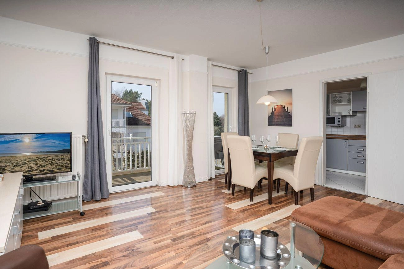 Wohnbereich mit Balkon Ferienwohnung 10 im Haus Godewind in Binz