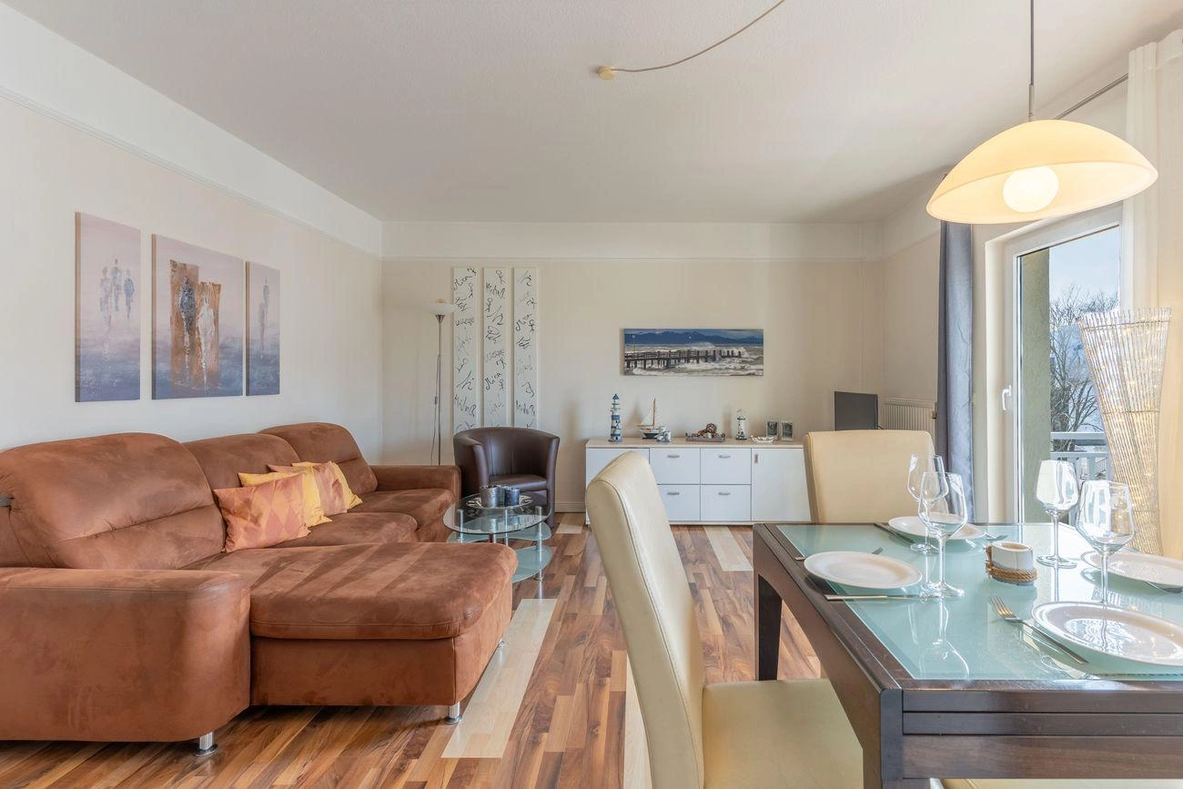 Wohnbereich mit Balkon Ferienwohnung 10 im Haus Godewind in Binz