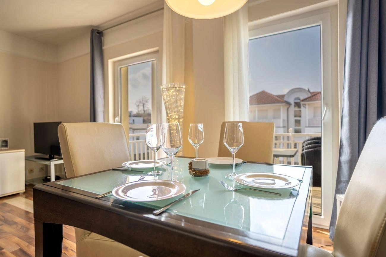 Wohnbereich mit Essbereich Ferienwohnung 10 im Haus Godewind in Binz