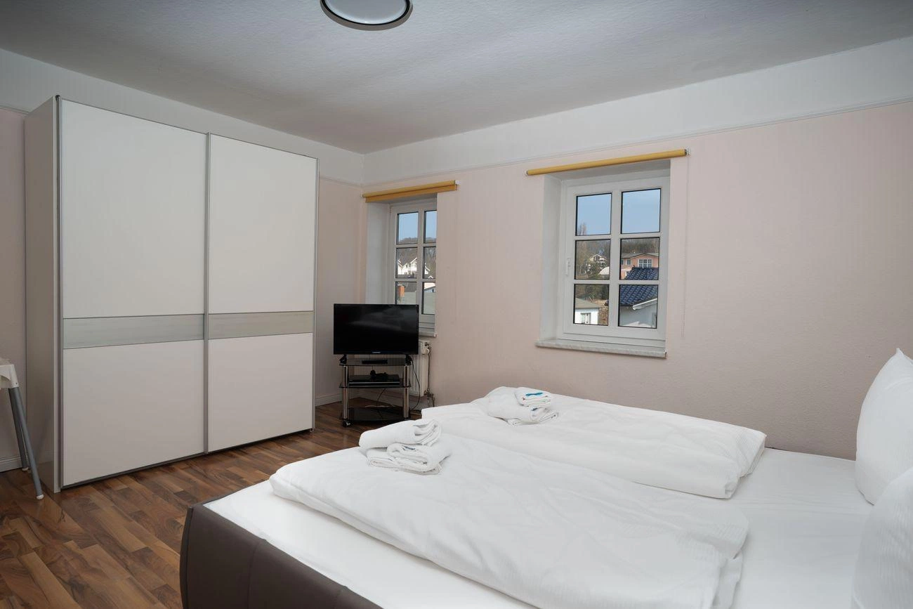 Schlafzimmer Nr. 1 Ferienwohnung 10 im Haus Godewind in Binz