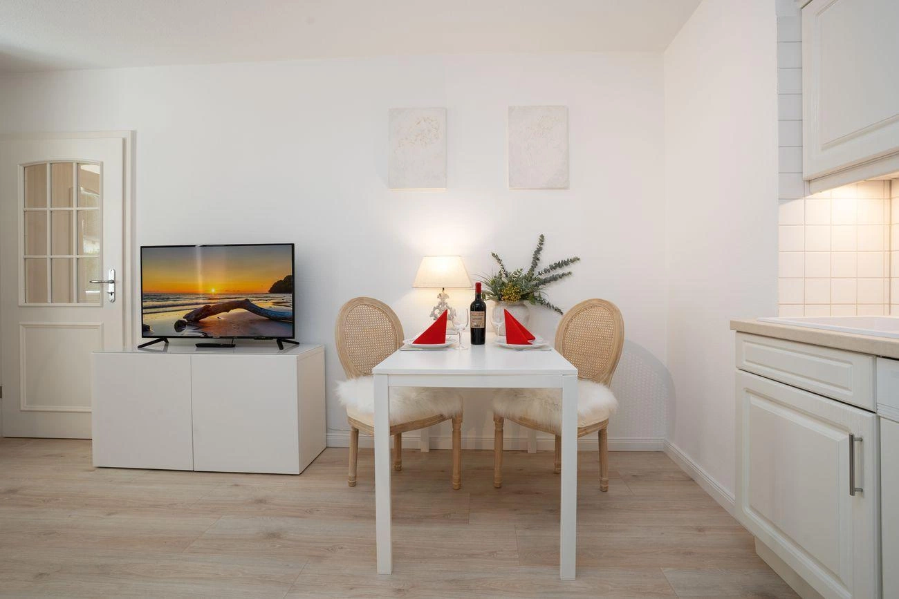 Essbereich Fewo 12 Villa Eden Binz