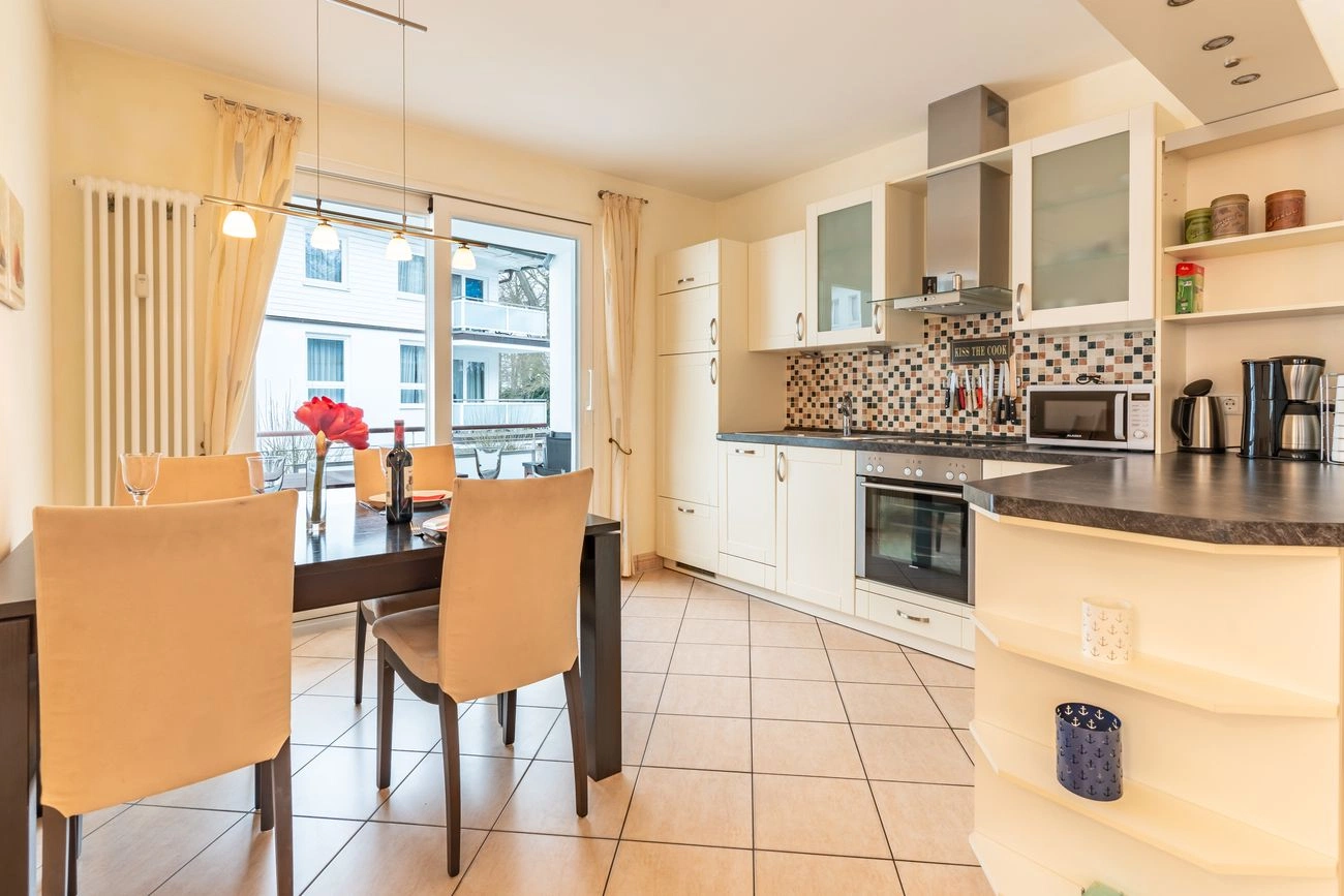 Ferienwohnung 8 Residenz am Kurpark 5 Küche mit Essbereich Fewo 8 Residenz am Kurpark